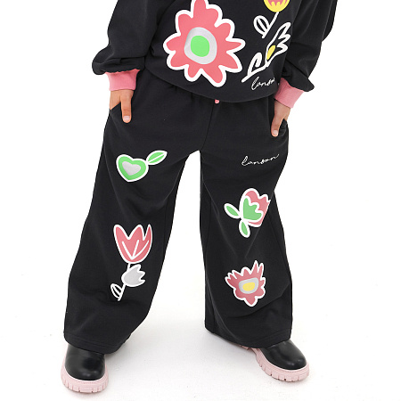 Брюки Lanson Kids широкие с поясом на резинке со шнурком и ярким принтом черные